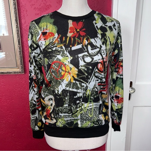 Womens pullover top graffiti print size small NWT - Picture 2 of 8